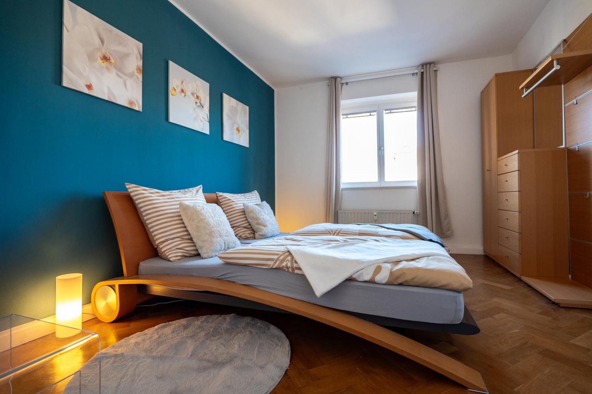 Doppelhaus- Villa Leipzig Schleussig , Moderner Altbau Apartment Dachetage Mit 2 Schlafzimmern Und Separatem Zusatzzimmer , Parkplatz - Balkon - Kamin - Eicheparkett - Arbeitsplatz Esterno foto