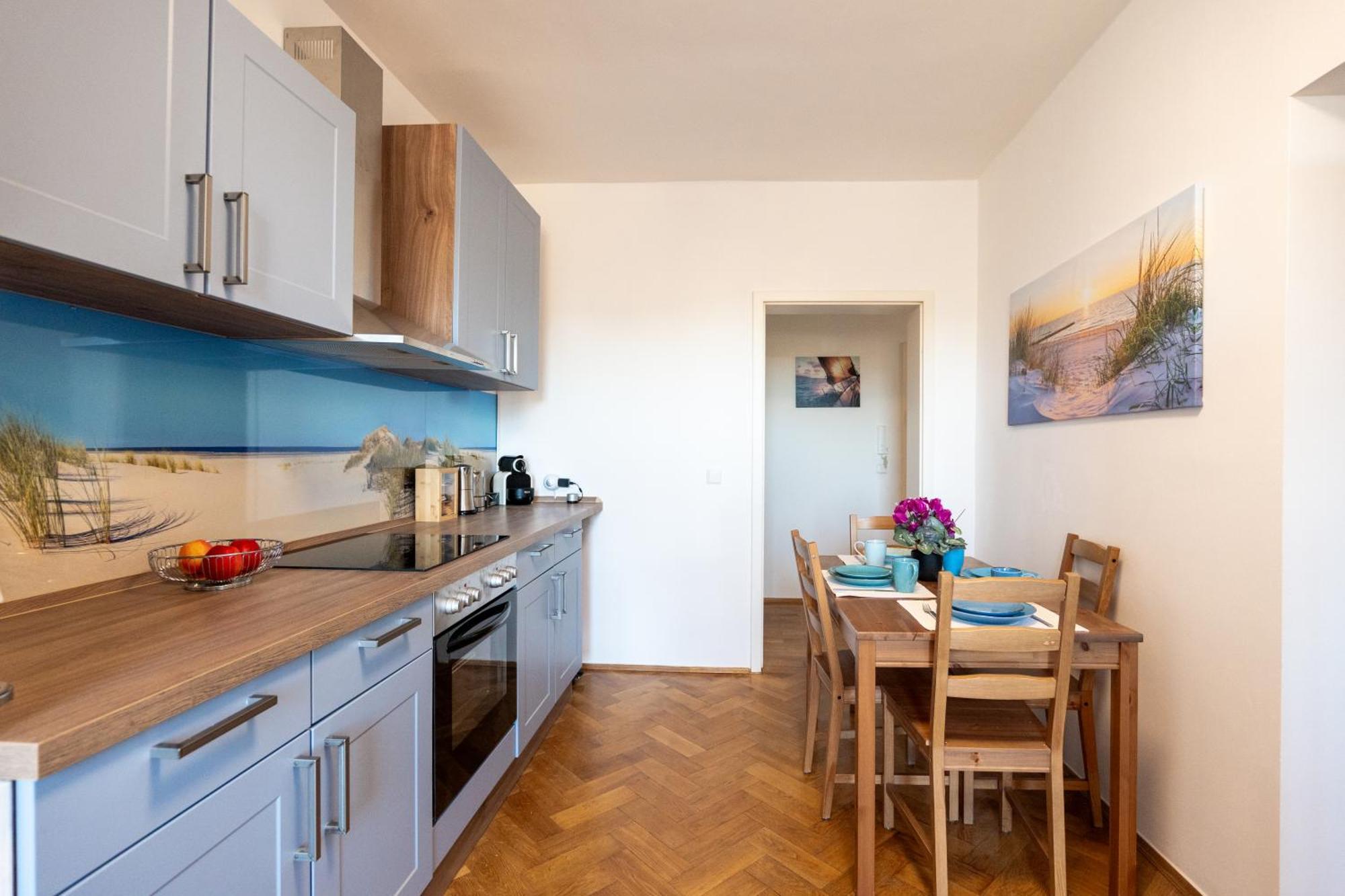 Doppelhaus- Villa Leipzig Schleussig , Moderner Altbau Apartment Dachetage Mit 2 Schlafzimmern Und Separatem Zusatzzimmer , Parkplatz - Balkon - Kamin - Eicheparkett - Arbeitsplatz Esterno foto