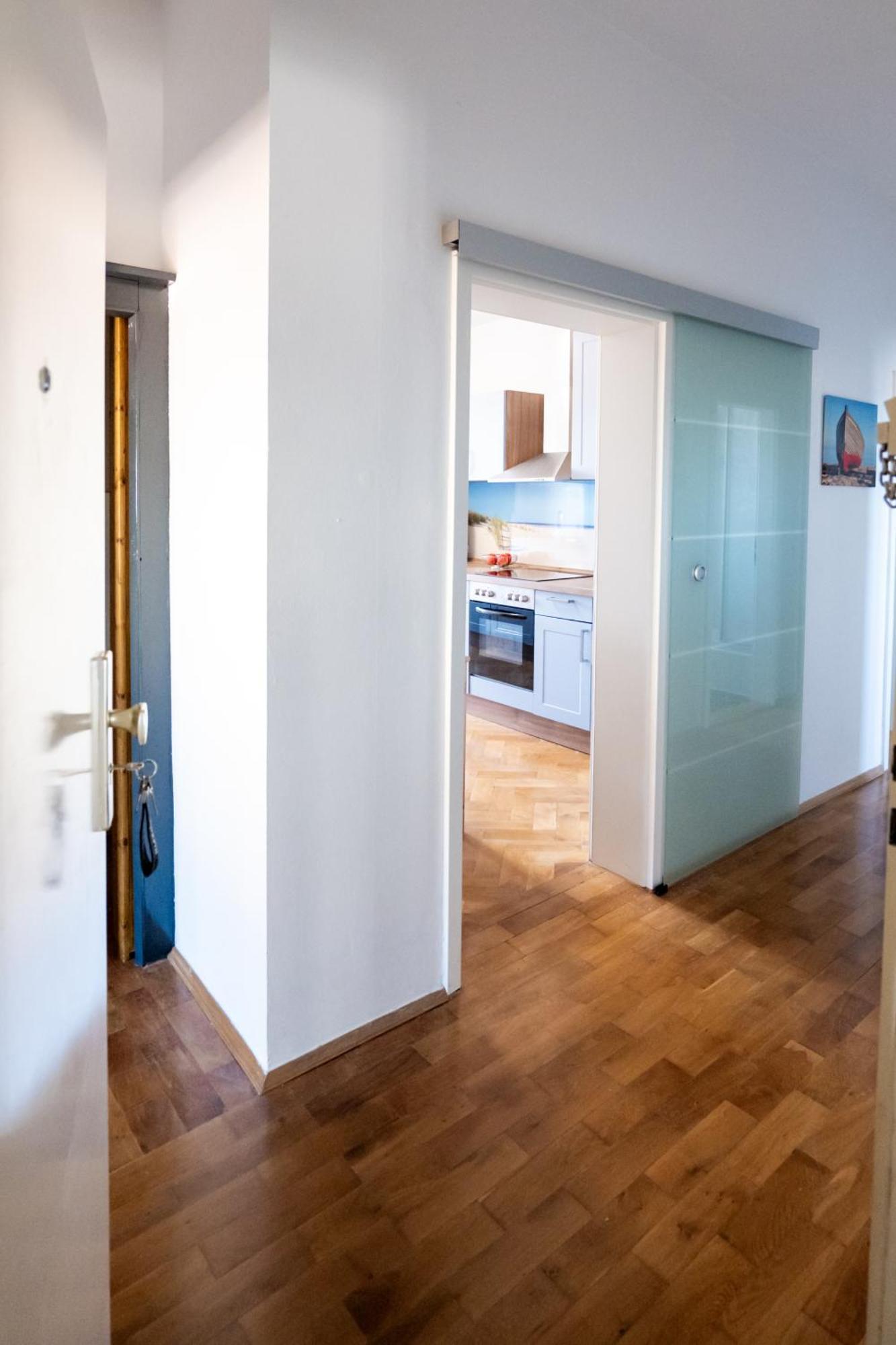 Doppelhaus- Villa Leipzig Schleussig , Moderner Altbau Apartment Dachetage Mit 2 Schlafzimmern Und Separatem Zusatzzimmer , Parkplatz - Balkon - Kamin - Eicheparkett - Arbeitsplatz Esterno foto